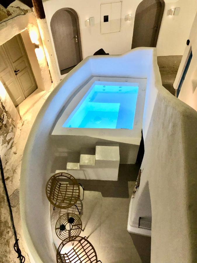Oldtown Suites Fira Экстерьер фото